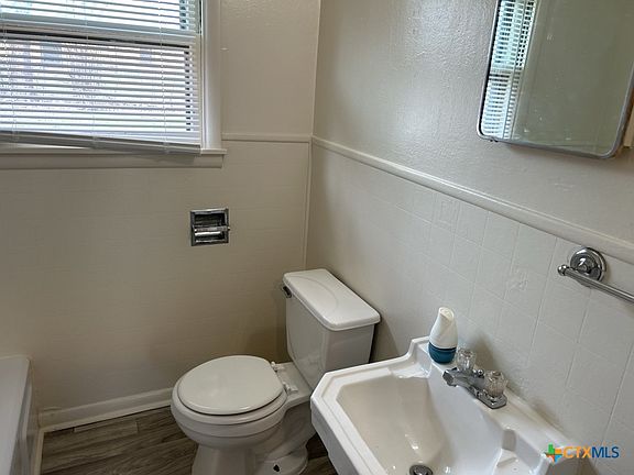 5th image of 408 Allen St