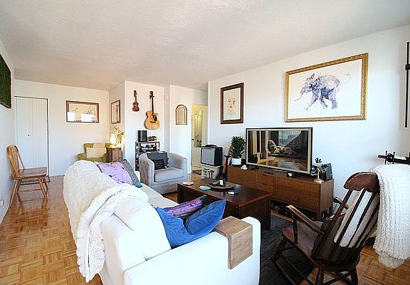 3rd image of 175 W 90th St #18H
