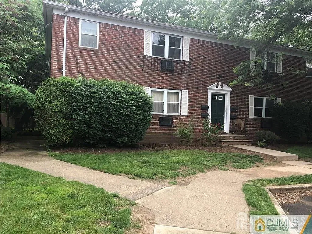 289 Main St — Photo 1