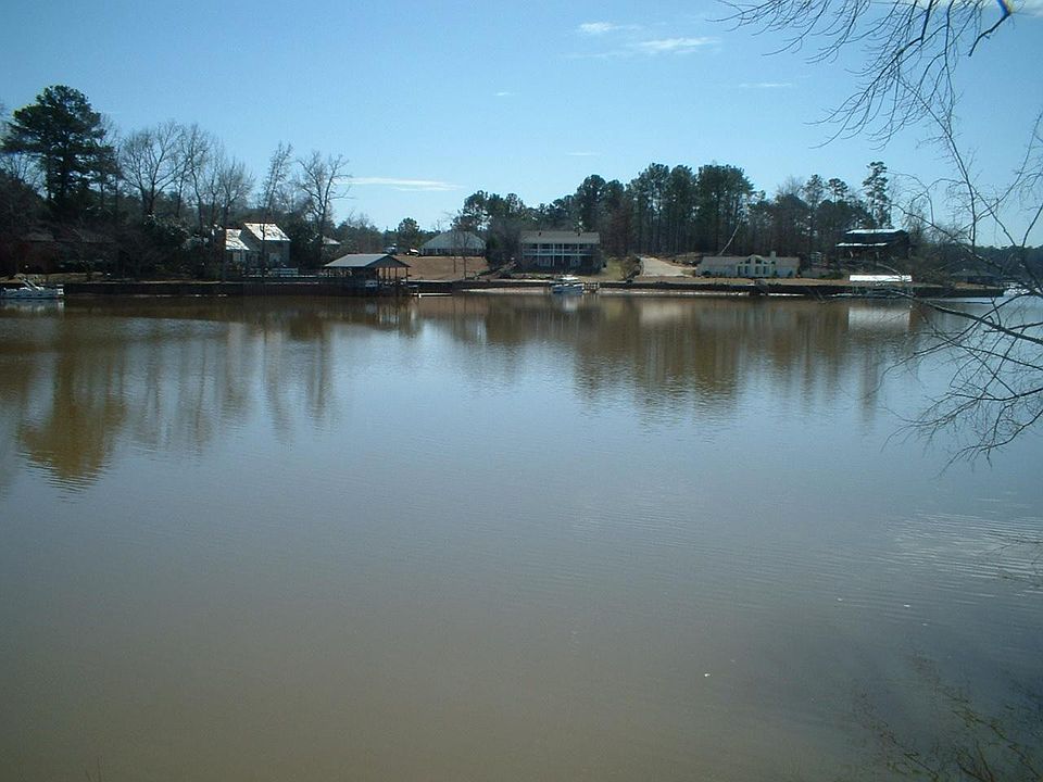 1st image of 590 Shoreline Dr