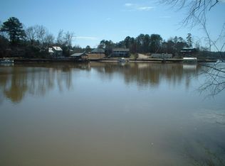 590 Shoreline Dr, Alexander City, AL 35010