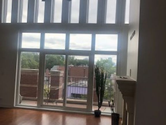 3rd image of 840 W Armitage Ave APT 4W