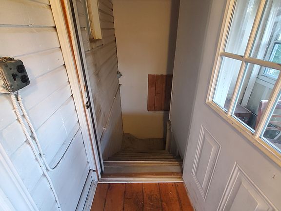 3rd image of 119 Hudson Ave #3