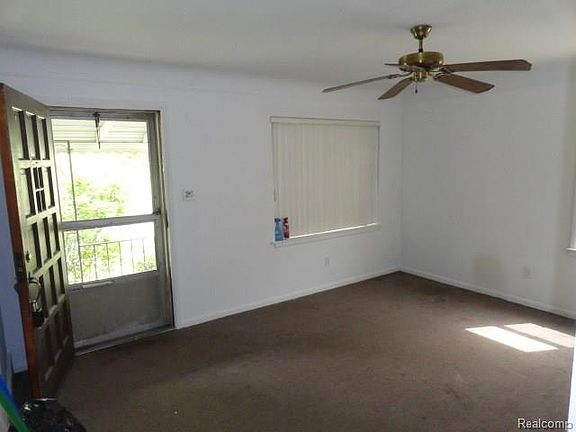 5th image of 1528 E Hayes Ave