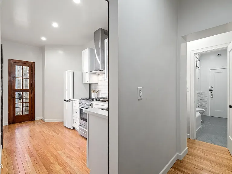 2121 James M Wood Blvd #410 — Photo 2