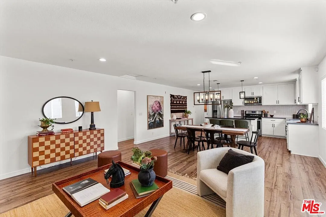 4 bed, 3.0 bath, 1992 sqft, $6,000 — Photo 3