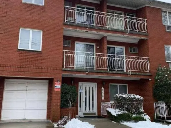 950 70th St APT 3B, Brooklyn, NY 11228