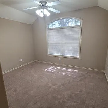 202 Crosswind Dr — Photo 3