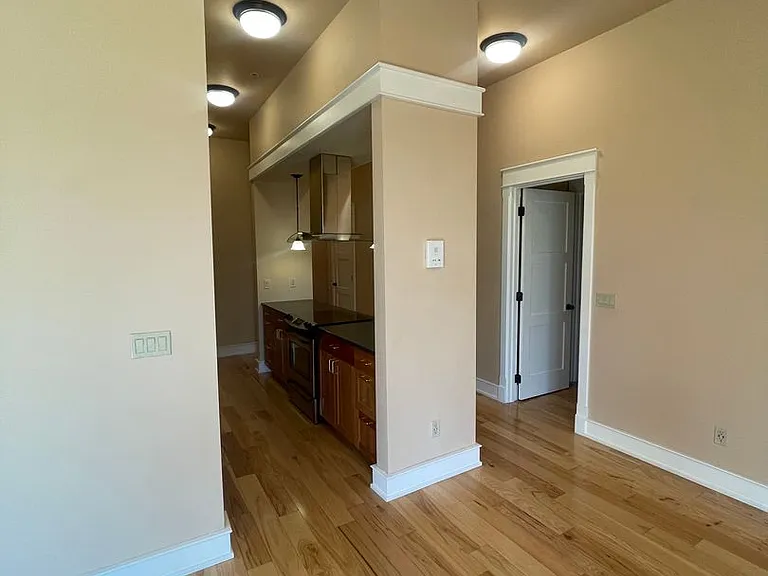 400 N Main St — Photo 11