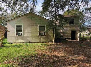 6230 East Dr, Groves, TX 77619