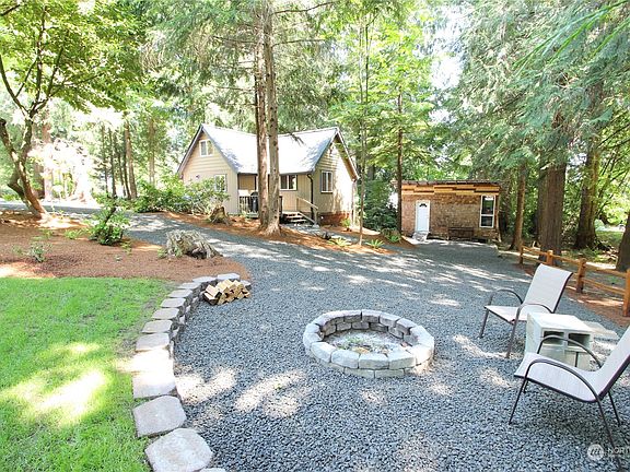 3rd image of 241 E Ashwood Lane