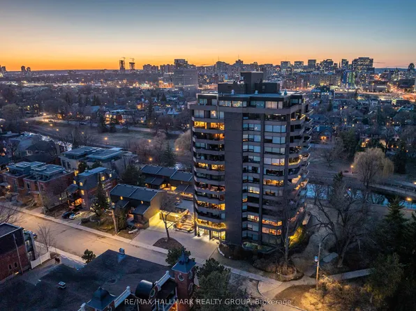 300 Queen Elizabeth Driveway #Townhouse 2, Ottawa, ON K1S 3M6