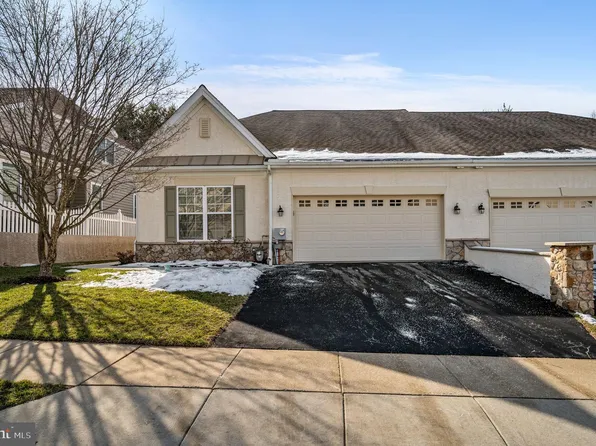 604 Strawbridge Ln, West Grove, PA 19390