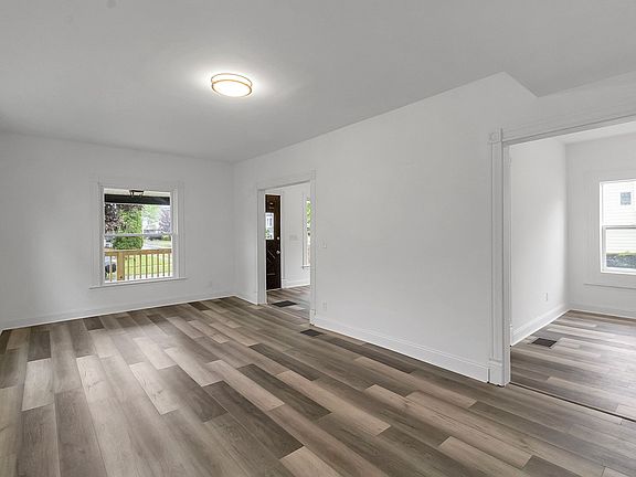 2nd image of 131 Ross St