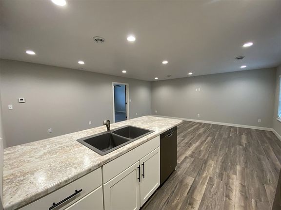 5th image of 2912 Sportsmans Dr #A