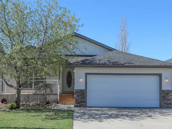 412 N Highland Close, Strathmore, AB T1P 1V4