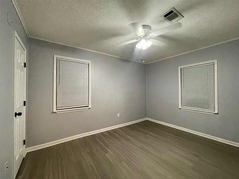 2617 Oleander Dr — Photo 5