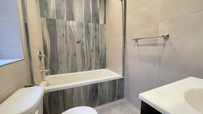 Rented by EXR | media 10