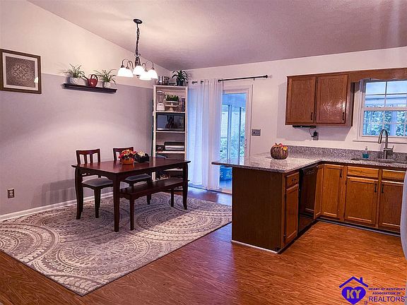 5th image of 2258 Hill St