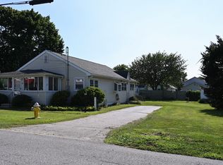 18 Hartford Ave, Old Saybrook, CT 06475