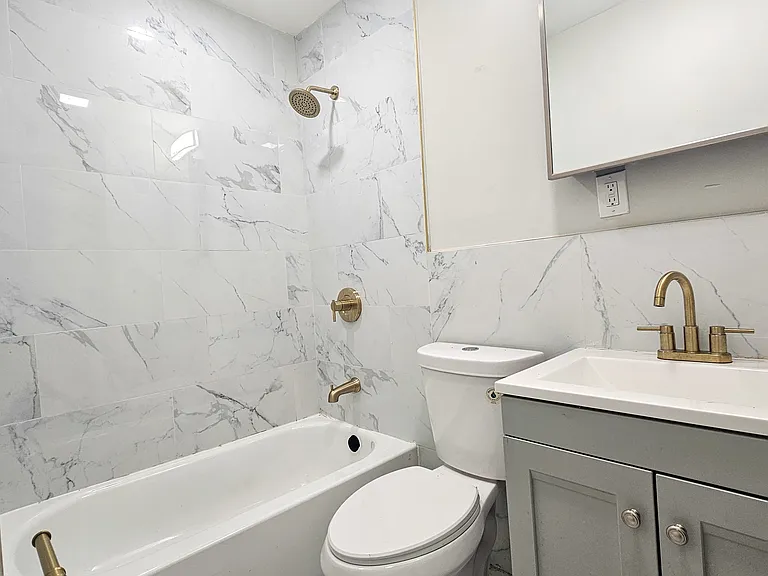 23D Hallock St #D — Photo 6