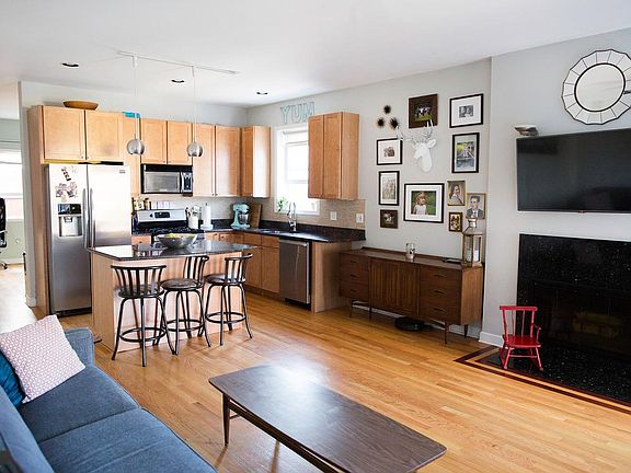 2nd image of 1826 W Norwood St APT E