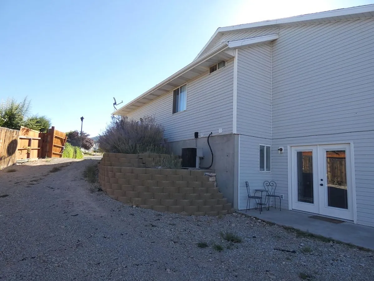Building Photo - 320 E 2100 N #B