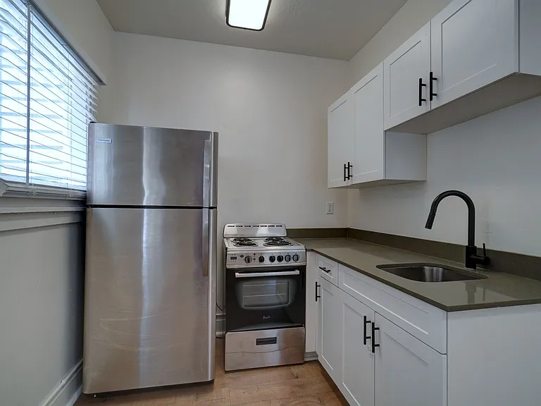 Council Crest Apartments — Photo 14
