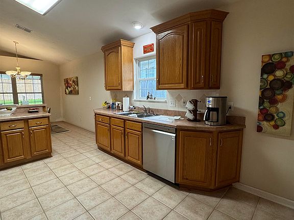 5th image of 1457 Applewood Way