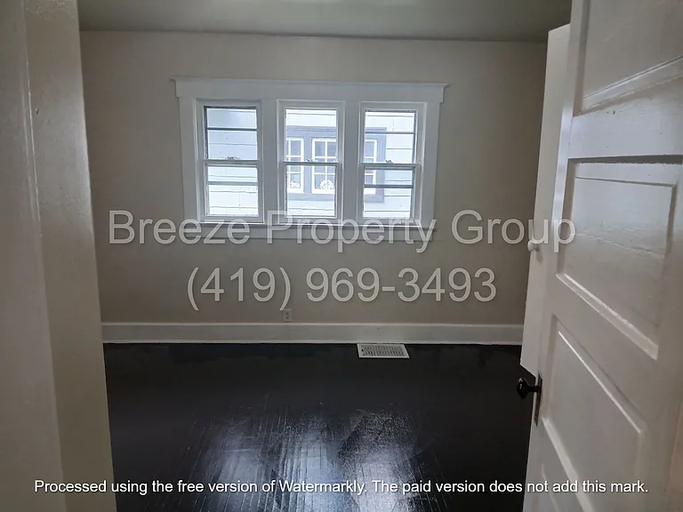 621 N Metcalf St — Photo 4