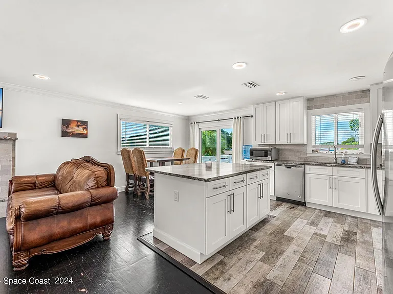 265 Marion St — Photo 17