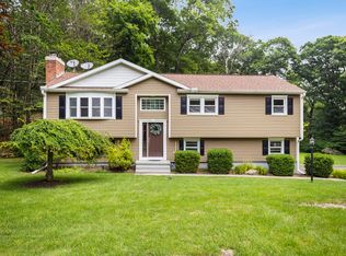 9 Oriole Ct, Shelton, CT 06484