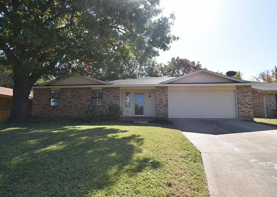 1st image of 300 Rosebud Dr
