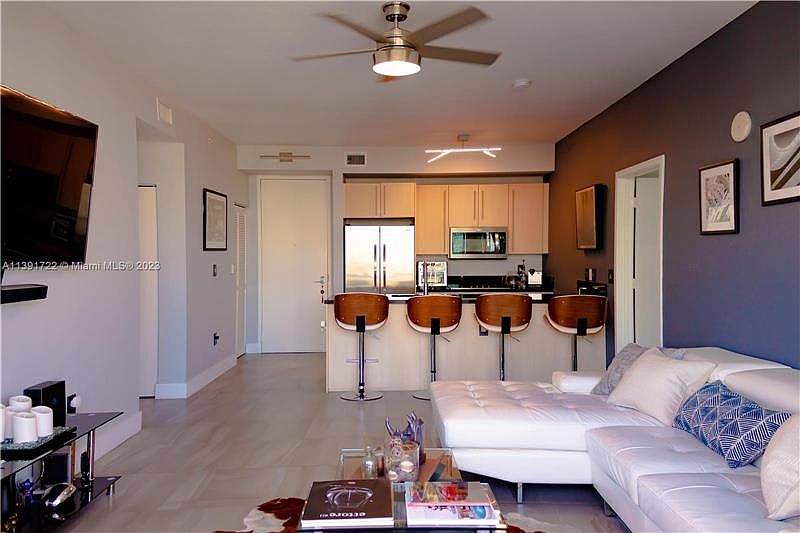 1st image of 1111 SW 1st Ave Ph 3822