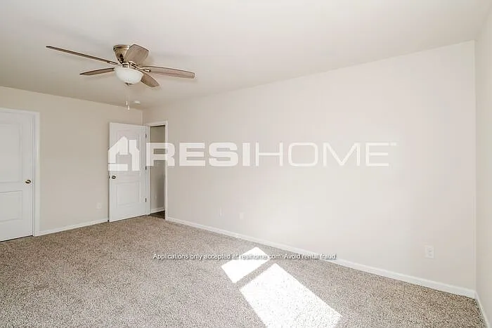 194 Queens Cir — Photo 7