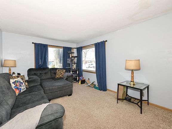 4th image of 703 Perry AVENUE