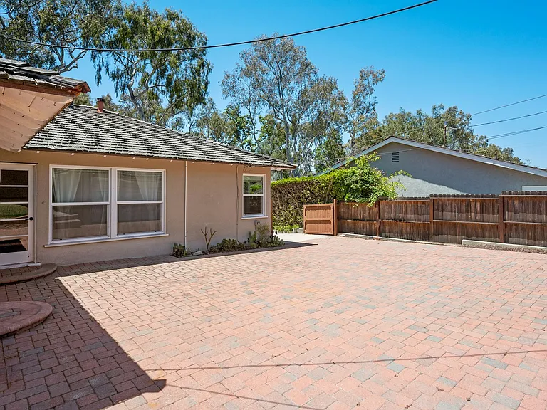 3409 Palos Verdes Dr N — Photo 25