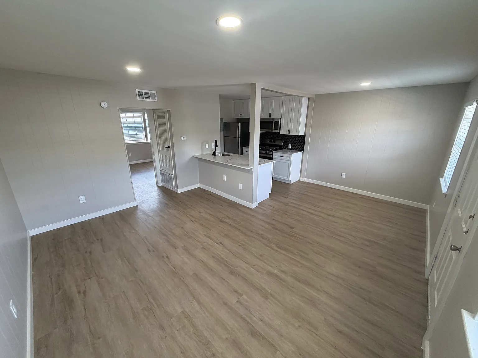1 bed, 565 sqft, $1,195 — Photo 2