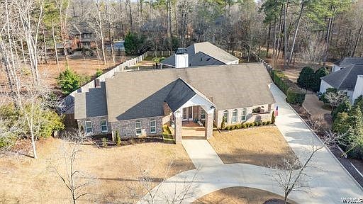 4th image of 1049 Newport Dr
