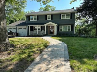56 Peachtree Ln, Mount Sinai, NY 11766