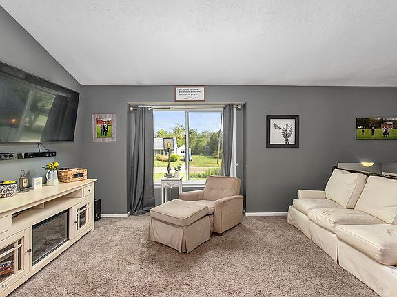 3rd image of 2107 Engleside Ave SE