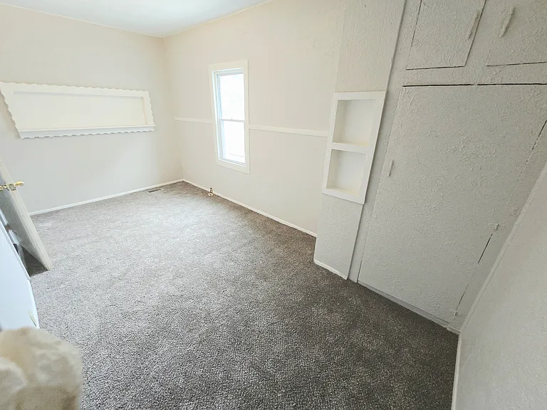 233 E 12th St #1 — Photo 3