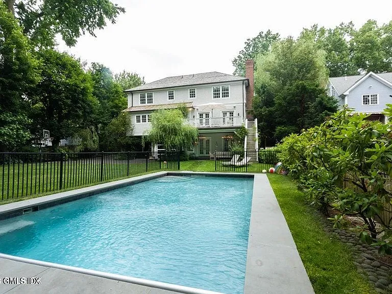 42 Breezemont Ave — Photo 1