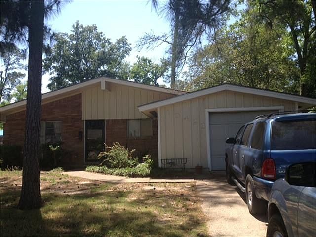 1st image of 10423 Hollyglen Dr