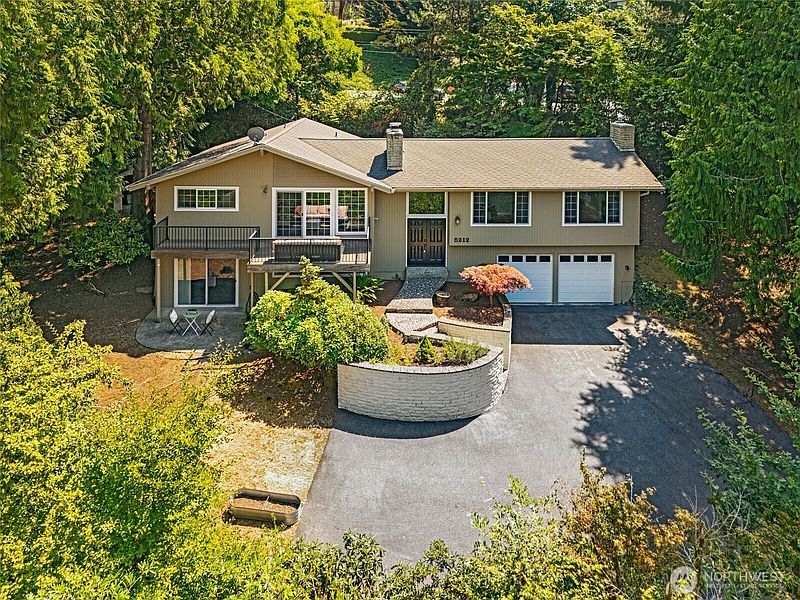 3rd image of 5212 W Mercer Place