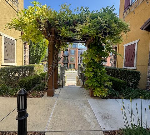 3rd image of 482 Valley Oak Trl
