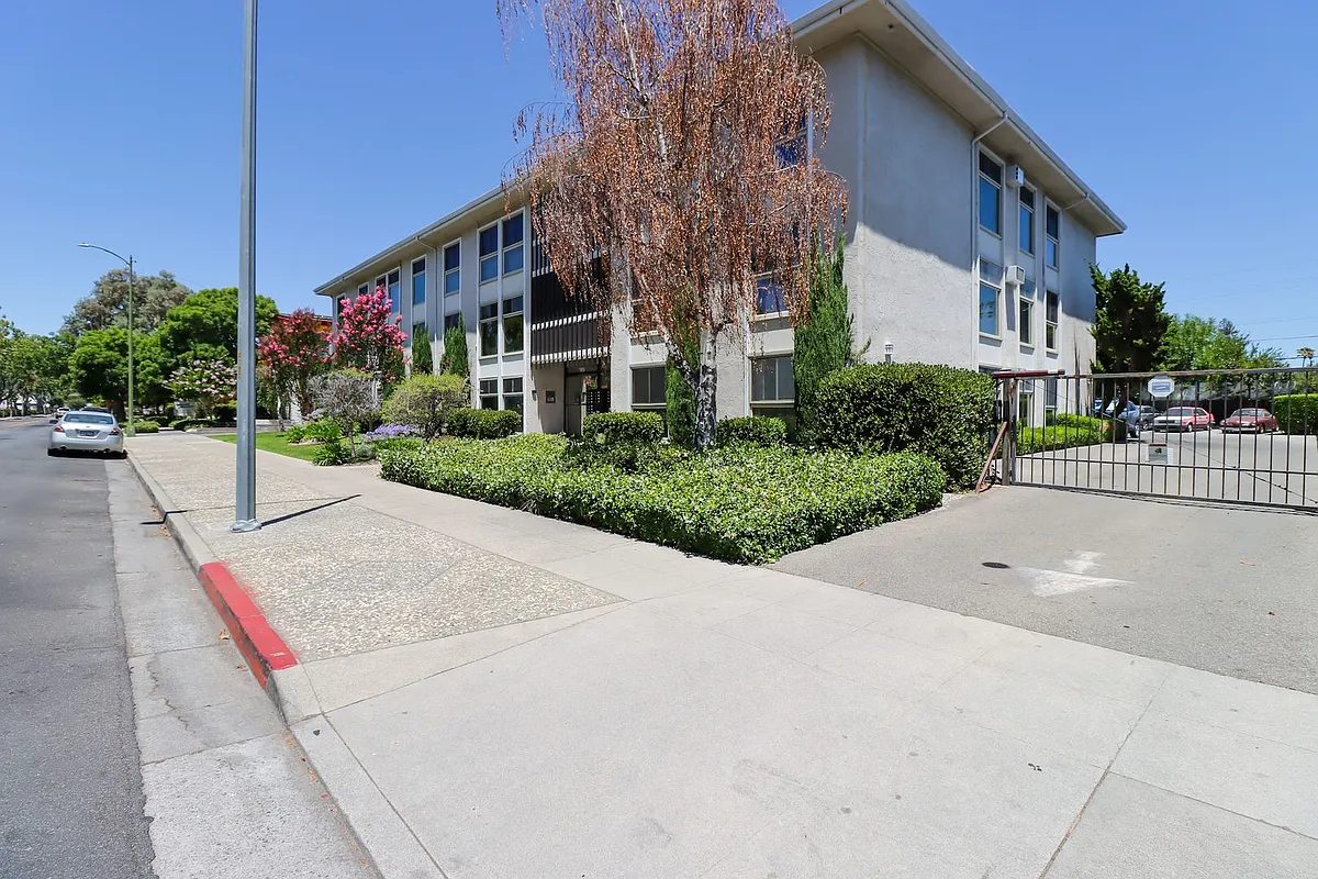 Building Photo - 4747 Atherton Ave
