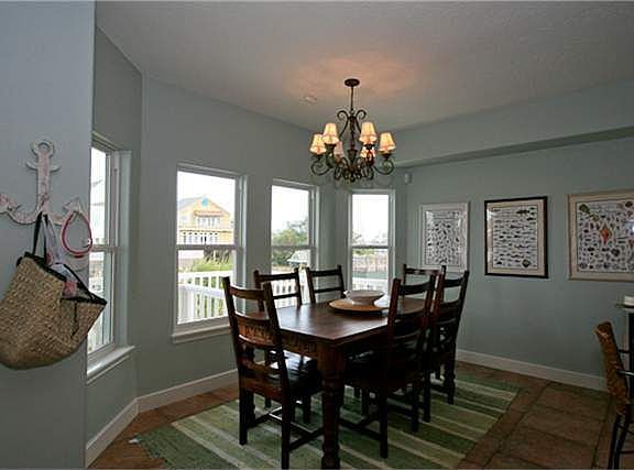 4th image of 3431 Cove Ln
