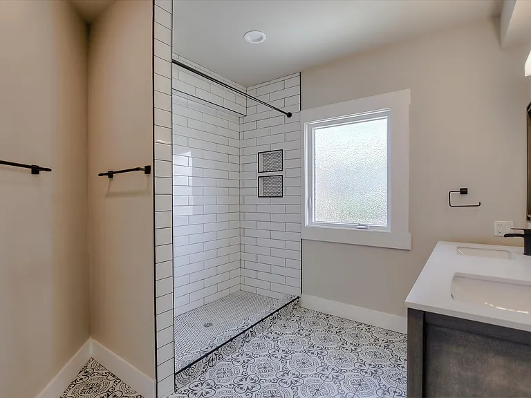 399 Jayne Ave — Photo 12
