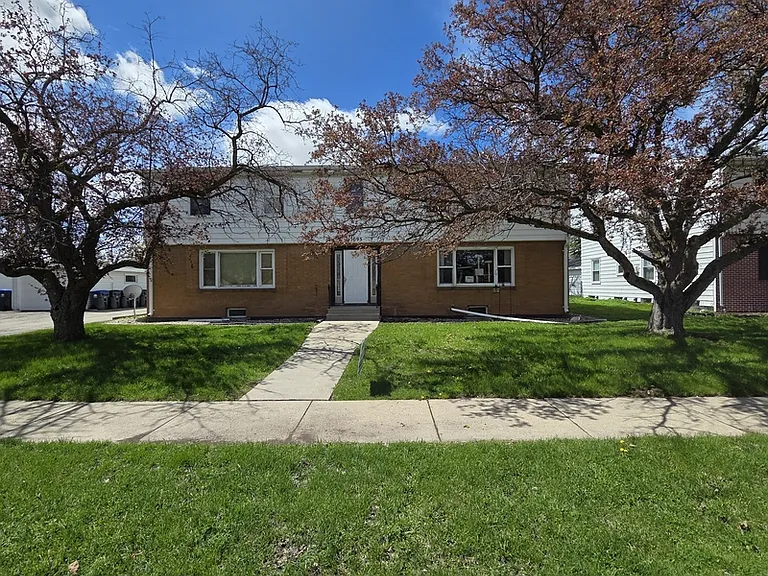 1095 Gillingham Rd #B — Photo 2